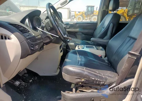 2013 Chrysler Town & Country Touring z USA, uszkodzony, nr VIN 2C4RC1BG3DR689283